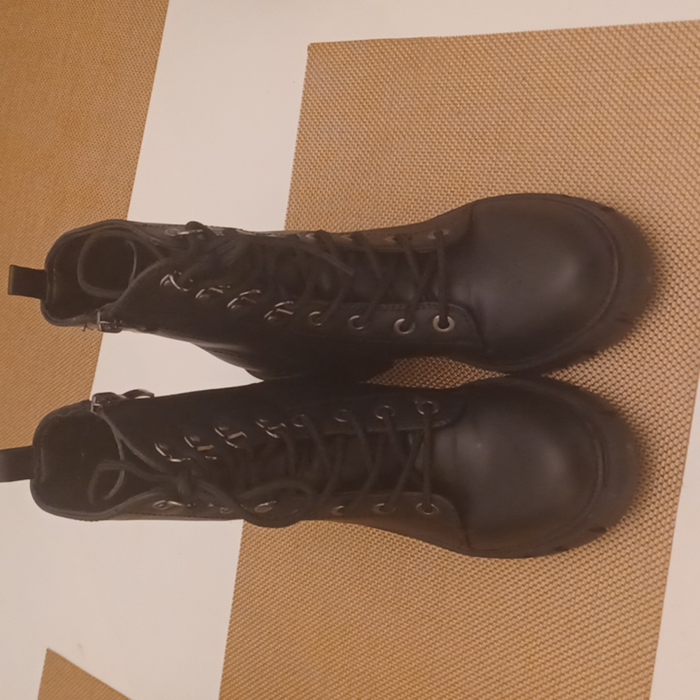 Boots size 61/2